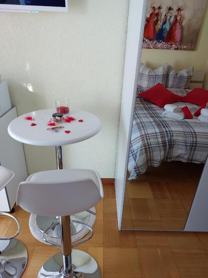 Joli Studio Avec Terrasse Et Vue Exclusivement Pour Non Fumeurs Belmont-sur-Lausanne Kültér fotó