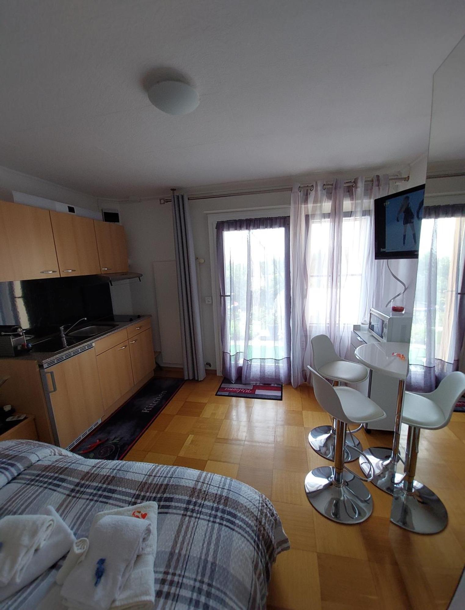 Joli Studio Avec Terrasse Et Vue Exclusivement Pour Non Fumeurs Belmont-sur-Lausanne Kültér fotó